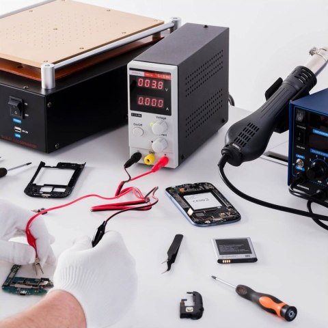 Zasilacz laboratoryjny serwisowy regulowany 0-100 V 0-3 A 300 W Zasilacz laboratoryjny serwisowy regulowany 0-100 V 0-3 A 300 W