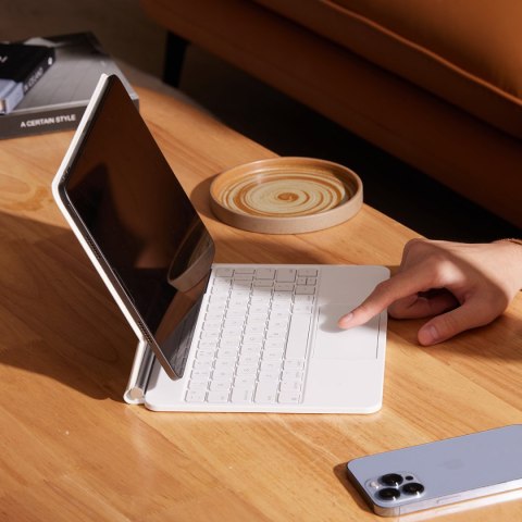 Klawiatura i touchpad do iPad Pro 12.9'' + etui magnetyczne Brilliance - białe Klawiatura i touchpad do iPad Pro 12.9'' + etui magnetyczne Brilliance - białe