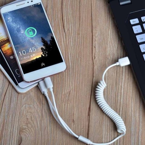 3w1 Samochodowy zestaw do ładowania telefonów + kabel biały 3w1 Samochodowy zestaw do ładowania telefonów + kabel biały