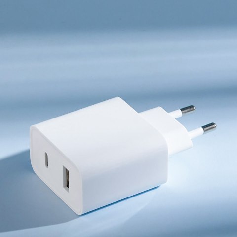 Szybka ładowarka sieciowa Xiaomi Travel Charger Combo USB / USB-C 33W PD biała Szybka ładowarka sieciowa Xiaomi Travel Charger Combo USB / USB-C 33W PD biała