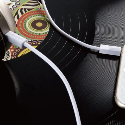 Kabel przewód audio stereo AUX mini jack 3.5mm 3 polowy 1m biały Kabel przewód audio stereo AUX mini jack 3.5mm 3 polowy 1m biały