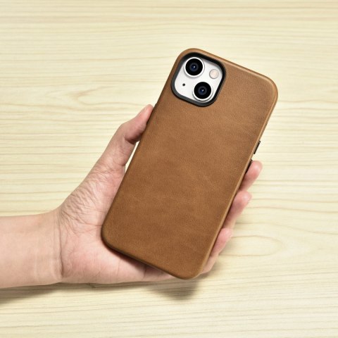 Skórzane etui iPhone 14 magnetyczne z MagSafe Oil Wax Premium Leather Case jasny brąz Skórzane etui iPhone 14 magnetyczne z MagSafe Oil Wax Premium Leather Case jasny brąz