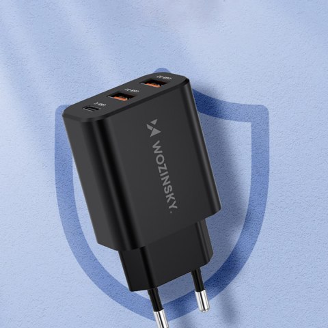 Ładowarka sieciowa 30W USB-C 2x USB-A - czarny Ładowarka sieciowa 30W USB-C 2x USB-A - czarny