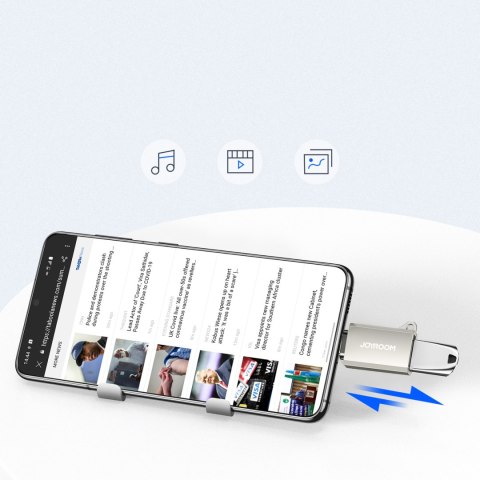 Adapter przejściówka USB-C (męski) - USB-A (żeński) z oczkiem na smycz - srebrny Adapter przejściówka USB-C (męski) - USB-A (żeński) z oczkiem na smycz - srebrny