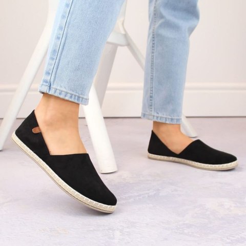 Espadryle slip on z wycięciami NEWS W EVE270A czarne 37 Espadryle slip on z wycięciami NEWS W EVE270A czarne 37
