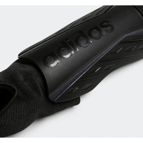 Ochraniacze adidas Tiro SG Match HN5607 M (160-175cm) Ochraniacze adidas Tiro SG Match HN5607 M (160-175cm)