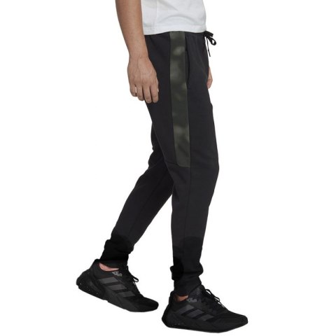 Spodnie adidas Essentials Camo Print Fleece Pant M HL6929 S Spodnie adidas Essentials Camo Print Fleece Pant M HL6929 S