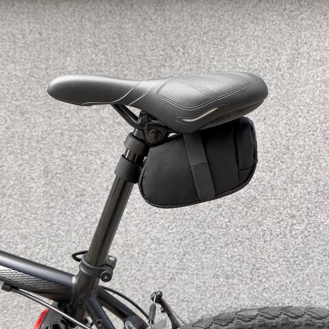 Mała torba rowerowa pod siodełko 0.6 l czarny Mała torba rowerowa pod siodełko 0.6 l czarny